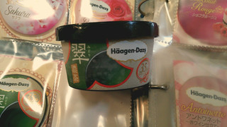 「ハーゲンダッツ 35周年記念商品 翠 濃茶 カップ110ml」のクチコミ画像 by すなおねこさん