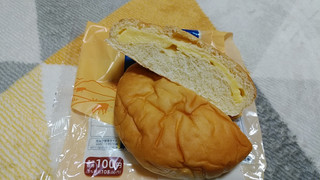 「セイコーマート Secoma 北海道牛乳を使ったカスタードクリームパン」のクチコミ画像 by やっぺさん