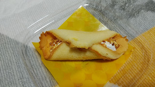「ローソン Uchi Cafe’ SWEETS クルリン ザクふわくるりんケーキ チーズ」のクチコミ画像 by やっぺさん