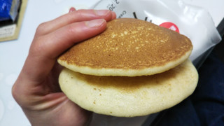「セブンプレミアム クリームチーズパンケーキ 袋2個」のクチコミ画像 by なんやかんやさん