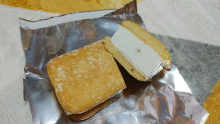 「森永製菓 ふわふわケーキサンド レアチーズケーキ」のクチコミ画像 by やっぺさん