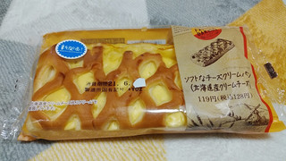 「ファミリーマート ソフトなチーズクリームパン」のクチコミ画像 by やっぺさん