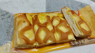 「ファミリーマート ソフトなチーズクリームパン」のクチコミ画像 by やっぺさん