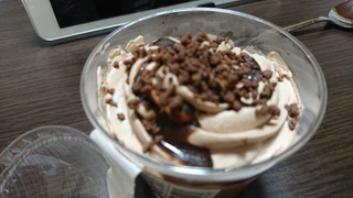 「ローソン Uchi Cafe’ ザクザククランチのチョコレートプリン」のクチコミ画像 by ハルルンさん