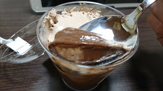 「ローソン Uchi Cafe’ ザクザククランチのチョコレートプリン」のクチコミ画像 by ハルルンさん