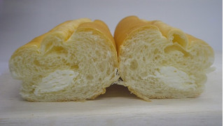 「フジパン ロングスティック 北海道練乳クリーム 袋1個」のクチコミ画像 by キックンさん