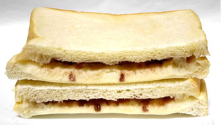 「工藤パン イギリストースト 小倉＆マーガリン 袋1個」のクチコミ画像 by つなさん