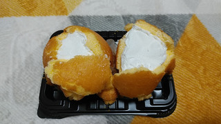 「イーストナイン コンアフェット たっぷりクリームの手包みケーキ パック2個」のクチコミ画像 by やっぺさん
