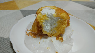 「イーストナイン コンアフェット たっぷりクリームの手包みケーキ パック2個」のクチコミ画像 by やっぺさん
