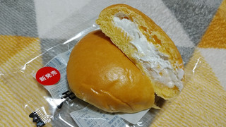 「セブンプレミアム レモン＆ホイップクリームパン 袋1個」のクチコミ画像 by やっぺさん