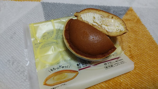 「ローソン Uchi Cafe’ どらもっち バニラ＆バニラ」のクチコミ画像 by やっぺさん