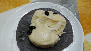 「ローソン プチモッチ 黒豆クリームチーズ」のクチコミ画像 by やっぺさん