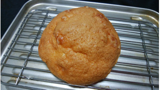 「シャトレーゼ お菓子屋さんのパン 焦がしバターのメロンパン 袋1個」のクチコミ画像 by しろねこエリーさん