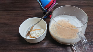 「ローソン Uchi Cafe’ プレミアムロールケーキのクリーム」のクチコミ画像 by ぴのこっここさん