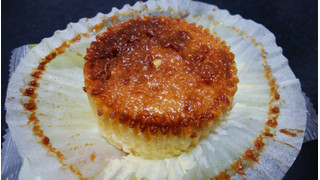 「ローソン Uchi Cafe’ SWEETS バスチー バスク風チーズケーキ」のクチコミ画像 by しろねこエリーさん