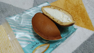 「ローソン Uchi Cafe’×Milk MILKどらもっち 練乳ソース入り」のクチコミ画像 by やっぺさん
