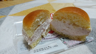 「ヤマザキ マリトッツォ イチゴクリーム 袋1個」のクチコミ画像 by やっぺさん