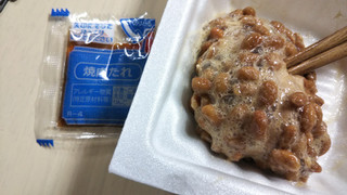 「ミツカン 金のつぶ ご飯に合う濃厚焼肉タレで食べる旨～い極小粒納豆 パック40g×3」のクチコミ画像 by なんやかんやさん