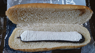 「第一パン コッペパン 黒ごま＆ホイップ 袋1個」のクチコミ画像 by もぐりーさん