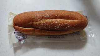 「ローソン NL もち麦のあんフランスパン 発酵バター入りマーガリン使用」のクチコミ画像 by ぴのこっここさん