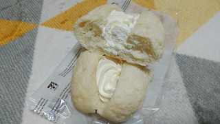 「セブン-イレブン 白いホイップのメロンパン」のクチコミ画像 by やっぺさん