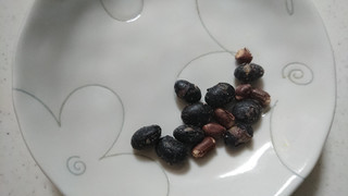 「カルビー miino ミックス しお黒豆と甘いあずき 袋26g」のクチコミ画像 by ぴのこっここさん