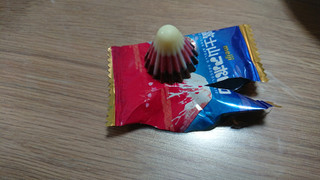 「明治 アポロ 富士山アポロ 濃いいちご味 一箱144g」のクチコミ画像 by ぴのこっここさん