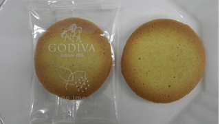 「ゴディバ 安納芋＆ホワイトチョコレートクッキー 箱8枚」のクチコミ画像 by キックンさん