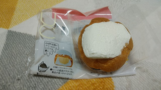 「ローソン Uchi Cafe’ おぼれクリームのシュー ホイップ＆カスタード」のクチコミ画像 by やっぺさん