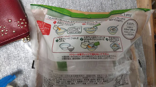 「相模屋 たんぱく質のとれる わさびのおだしやっこ 豆腐300g、ふりかけ4.7g」のクチコミ画像 by なんやかんやさん