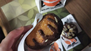 「MIDLAND CINEMA DONUTS FACTORY アーモンドチョコレート 1個」のクチコミ画像 by なんやかんやさん