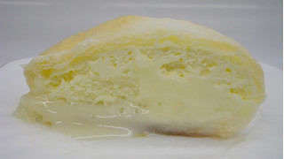 「ローソン Uchi Cafe’ ホボクリム ほぼほぼクリームのシュー とろ～りミルク」のクチコミ画像 by キックンさん