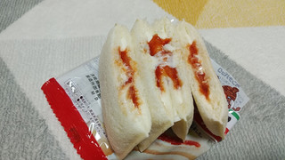 「ヤマザキ ランチパック ピザソース＆モッツァレラチーズ」のクチコミ画像 by やっぺさん