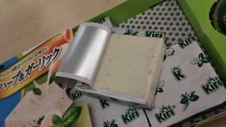 「キリクリームチーズ ハーブ＆ガーリック 箱18g×6」のクチコミ画像 by なんやかんやさん