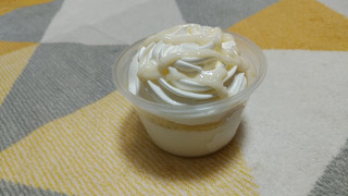 「ローソン Uchi Cafe’ おぼれクリームのバニラシフォンケーキ」のクチコミ画像 by やっぺさん