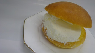 「ローソン Uchi Café×Milk MILKマリトッツォ 生クリームチーズ」のクチコミ画像 by キックンさん
