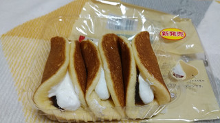 「ローソン 包みパンケーキ つぶあん＆ホイップ 3個入」のクチコミ画像 by やっぺさん