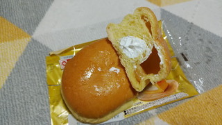 「ヤマザキ はちみつバターパン ホイップクリーム 袋1個」のクチコミ画像 by やっぺさん