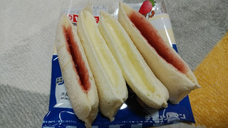 「ヤマザキ ランチパック チェンソーマン いちごジャムとミルククリーム」のクチコミ画像 by やっぺさん