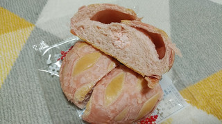 「セブン＆アイ セブンプレミアム いちごクリームパン 袋1個」のクチコミ画像 by やっぺさん