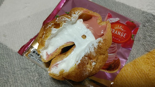 「田口食品 ひかえめに言ってクリーム多めのシュークリーム いちごモンブラン 袋1個」のクチコミ画像 by やっぺさん