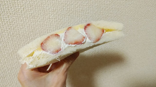 「ファミリーマート いちごサンド」のクチコミ画像 by やっぺさん