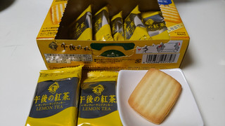 「森永製菓 午後の紅茶 レモンティー クリームサンドクッキー 箱8個」のクチコミ画像 by まーまいとさん