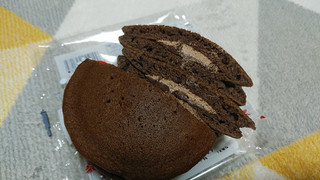「セブン＆アイ セブンプレミアム 生チョコクリームパンケーキ 2個」のクチコミ画像 by やっぺさん