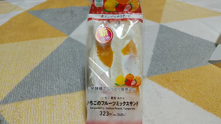 「ファミリーマート ファミマル いちごのフルーツミックスサンド 2個」のクチコミ画像 by やっぺさん