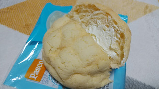 「Pasco ホイップメロンパン 北海道チーズクリーム 袋1個」のクチコミ画像 by やっぺさん