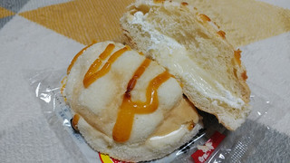 「ローソン チーズメロンパン ホイップ＆チーズクリーム」のクチコミ画像 by やっぺさん