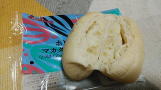 「第一パン ホワイトチョコとマカダミアナッツのパン」のクチコミ画像 by やっぺさん