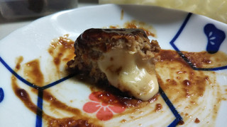 「ニッポンハム 濃厚とろける4種チーズのハンバーグ 82g×3」のクチコミ画像 by なんやかんやさん