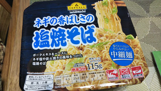 「トップバリュ ベストプライス 塩だれソースとのからみがよい中細麺 ネギの香ばしさの塩焼そば カップ115g」のクチコミ画像 by なんやかんやさん